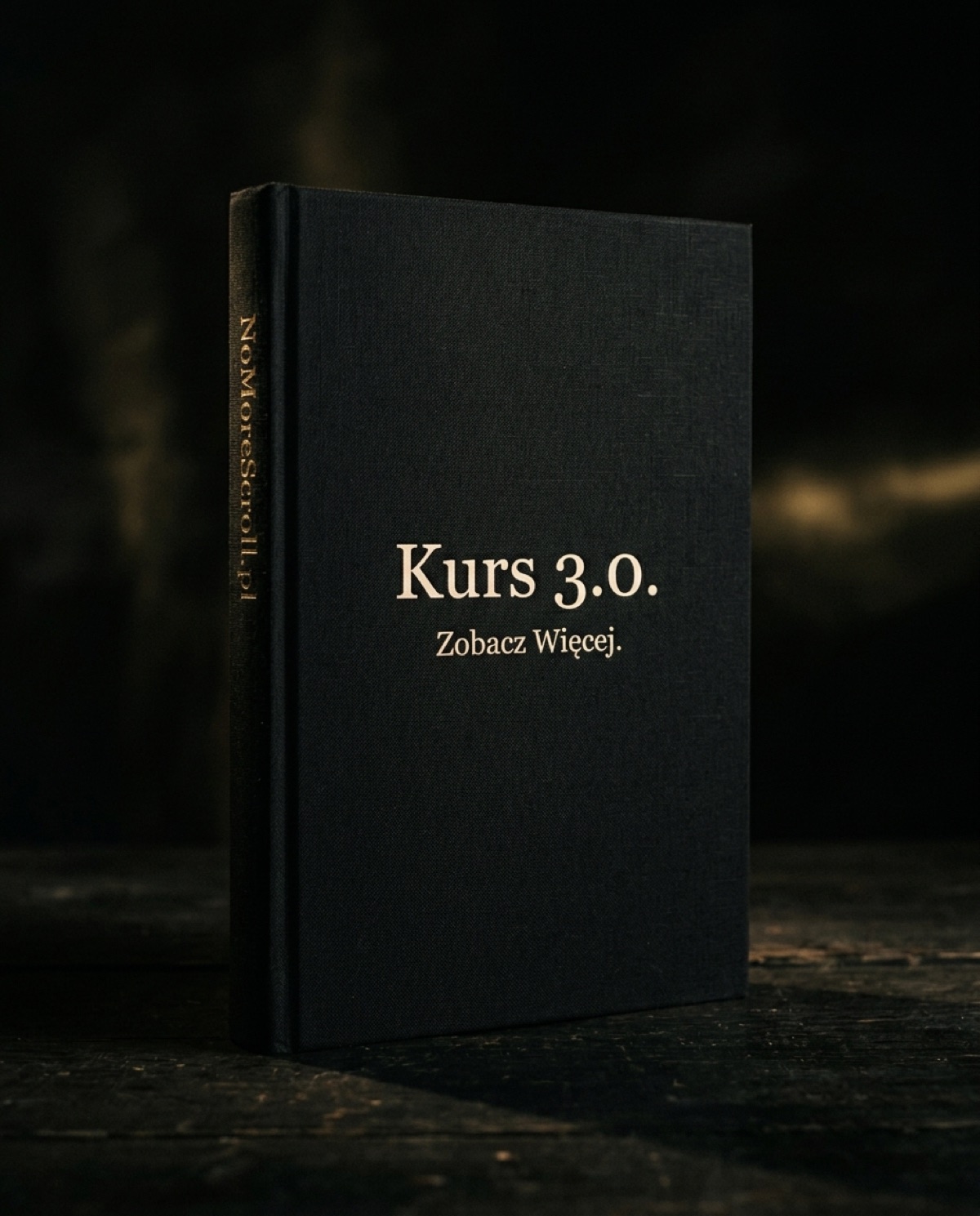 Czarna książka ze złotym napisem „Kurs 3.0. Zobacz Więcej” i grzbietem NoMoreScroll.pl